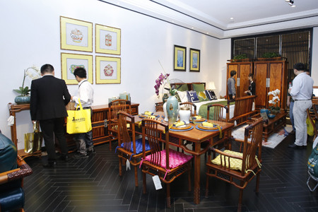 家具展廳現(xiàn)場火爆人很多