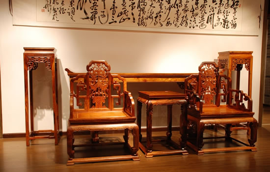 黃花梨太師椅在客廳的擺放