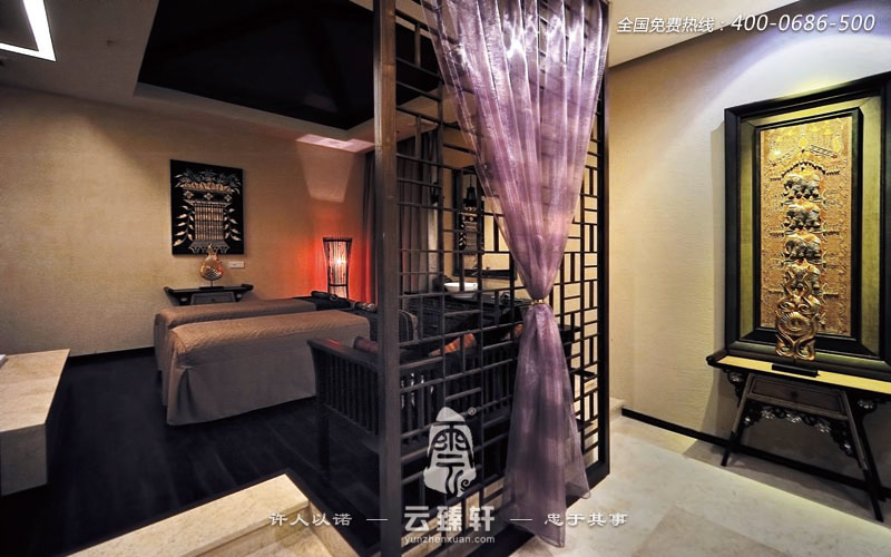 進(jìn)入會所包間，整個(gè)空間的裝修瞬間讓人穿越回到了古代的感覺，天然的花草熏香