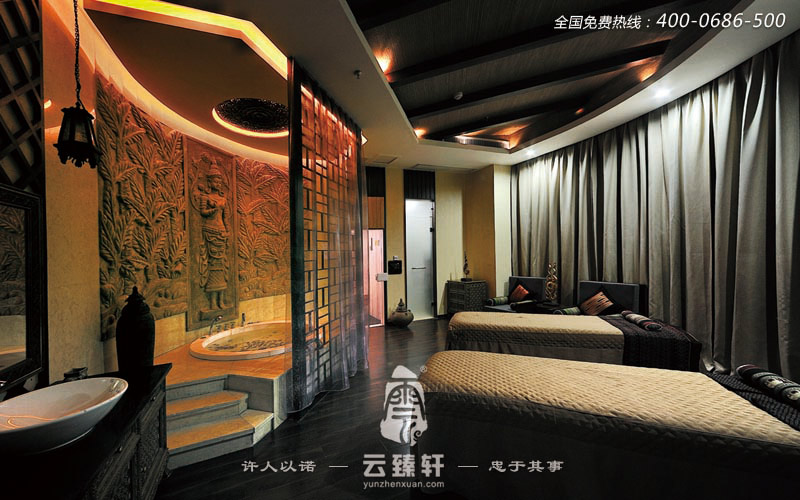 此婭太水療會所在裝修在風(fēng)格上，選用東南亞自然、淳樸、渾厚的元素，貫穿整個(gè)會所空間之中