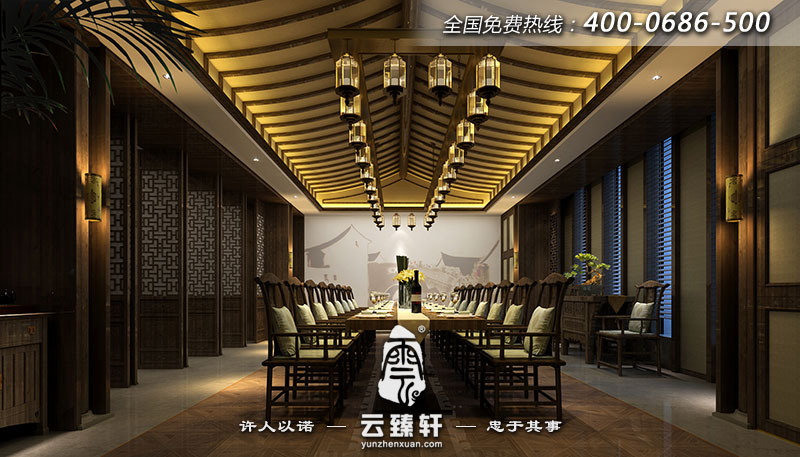 會所的公共餐廳可供很多人集體用餐,設計古樸典雅