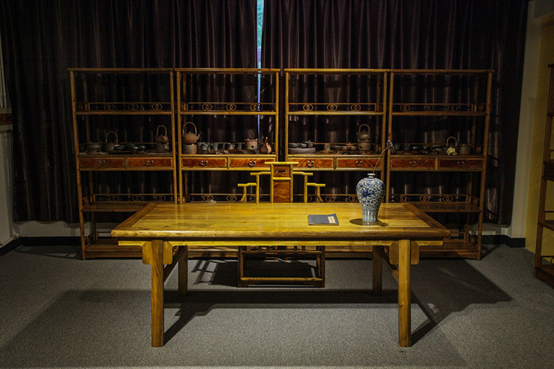 金絲楠木方腿刀牙畫案書房畫桌圖片