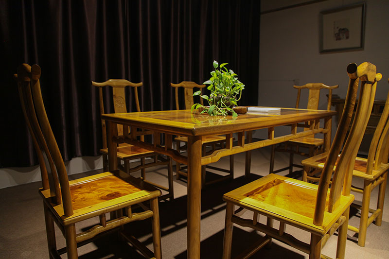 金絲楠木餐桌廠家批發