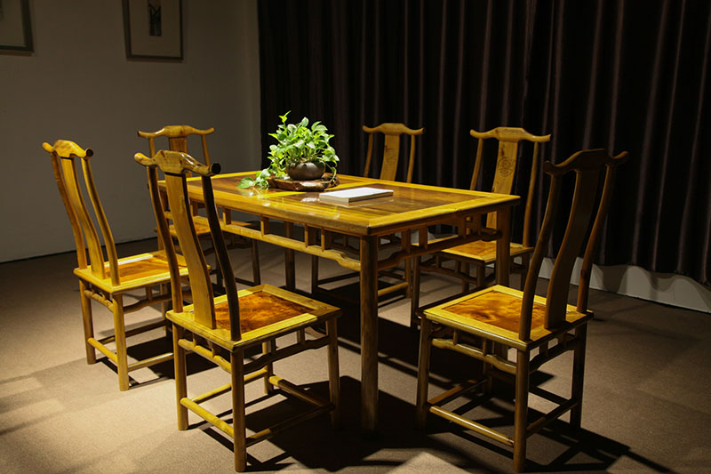 金絲楠木餐桌7件套